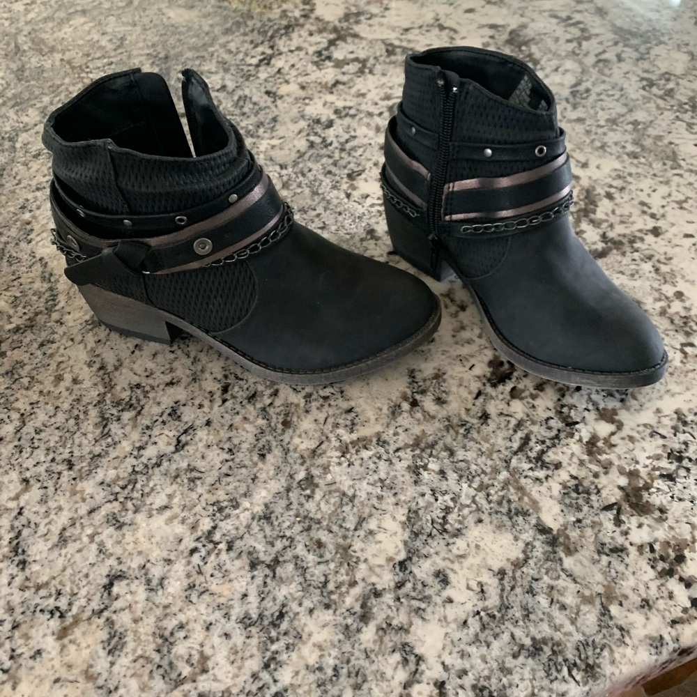 Black booties size 5